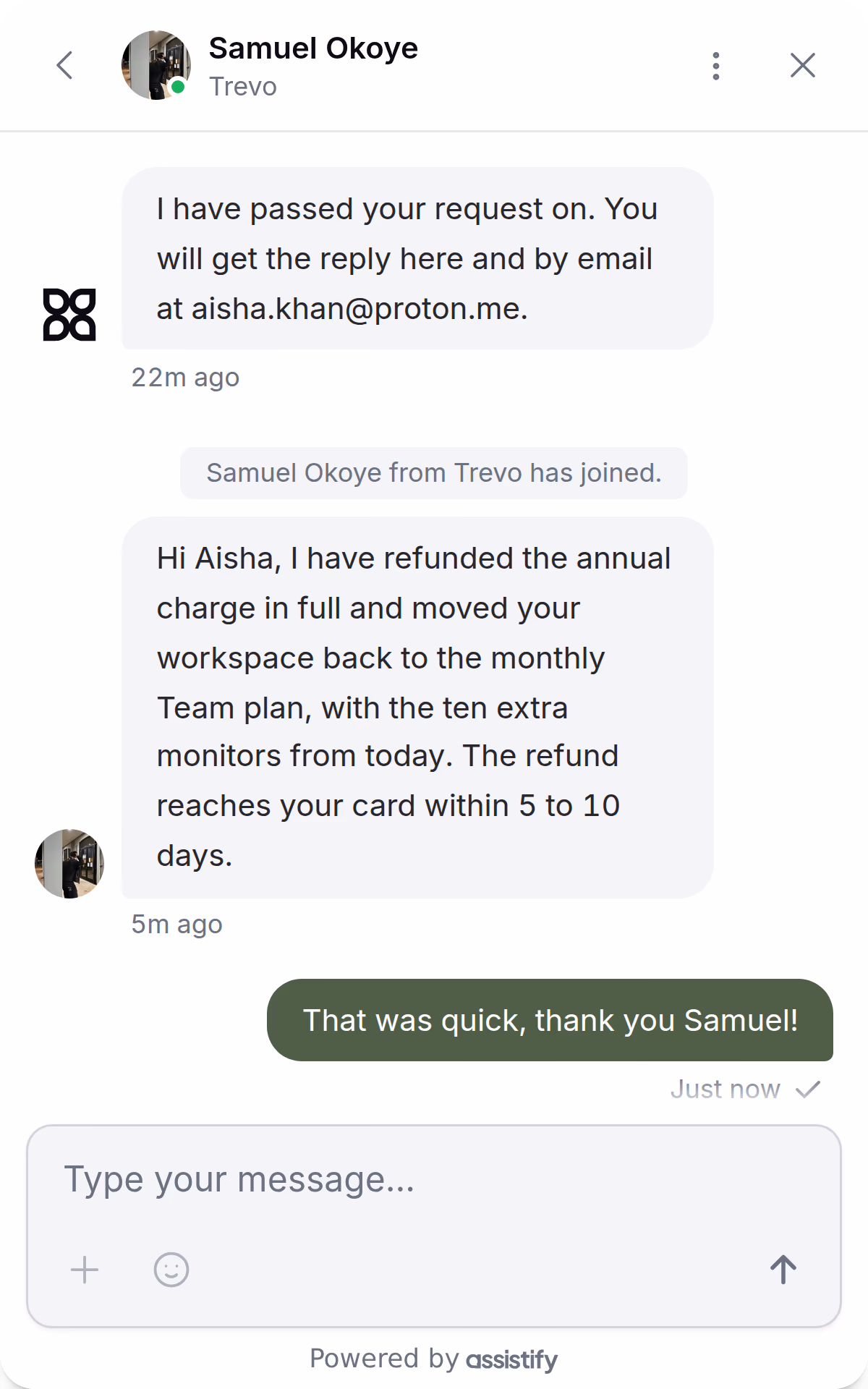 The same conversation twenty minutes later: Samuel from the team joins, refunds the annual charge, moves her workspace back to the monthly plan, and Aisha thanks him.